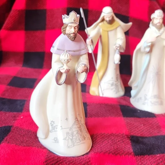 Hawthorne  Village, Christmas Holiday, Off-White Nativity Scene Set Decoration - Picture 4 of 16